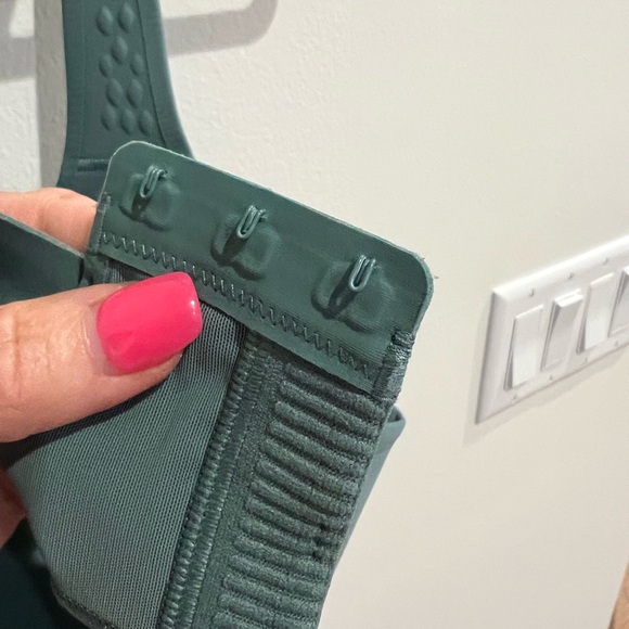Lululemon AirSupport Bra High Support, 36DD Tidewater Teal / Vapor - Picture 7 of 13